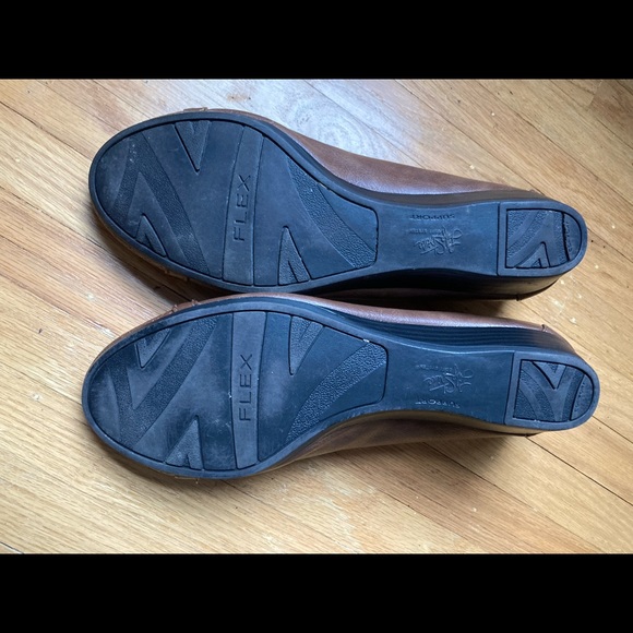 Excellent condition Life Stride brown heels - Picture 3 of 4